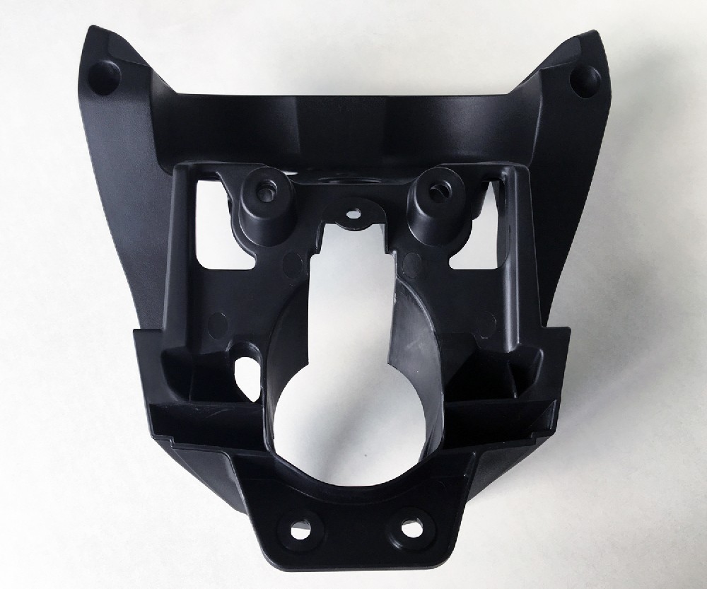plastic injection mould（37）