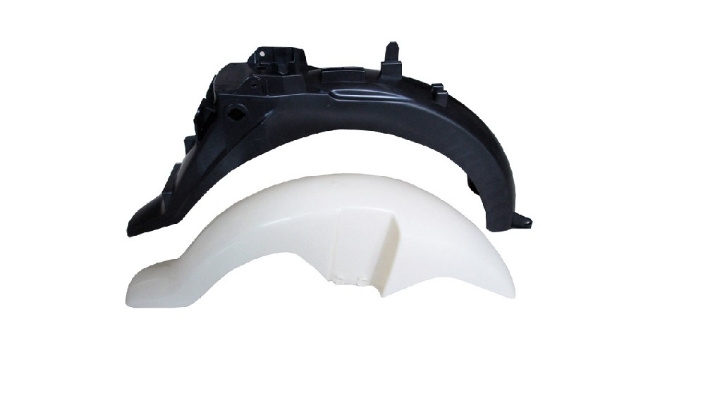 plastic injection mould（33）