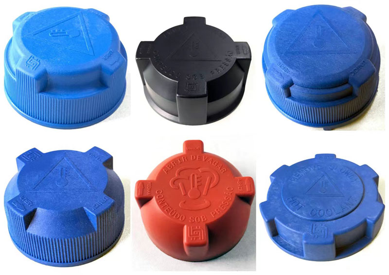 plastic injection mould（32）